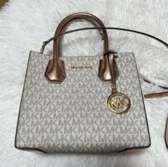 マイケルコースショルダーバッグ　バニラ×メタリックピンク