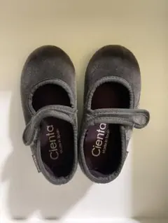 Cienta グレー ストラップ付き　23サイズ
