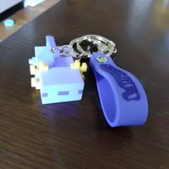 ウーパールーパー　紫色ブロック風キーホルダー