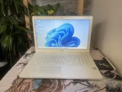 富士通ノートパソコン Core i7 SSD メモリ8GB Windows11