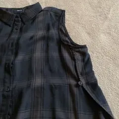 オシャレなコムサのノースリーブブラウスのサムネイル
