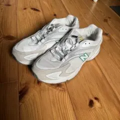 グリーン スニーカー