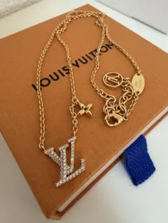 Louis Vuitton クリスタルネックレス - メルカリ