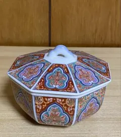 y*2様 有田焼の八角蓋付き小鉢 直径11センチ 未使用