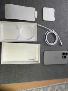 iPhone 15 Pro 256GB ナチュラルチタニウム　※美品