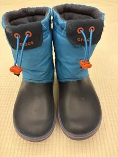 Crocs スノーブーツ j2 青/黒