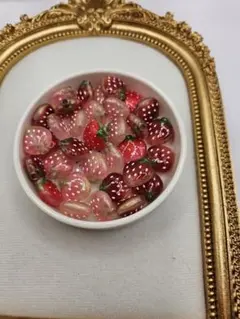 夜光いちごビーズランダム10個300円/カスタムボールペン対応ビーズ蓄光