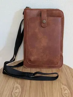 【未使用品】D.KELLY　ショルダーバッグ　スマホ　ポシェット　キャメル