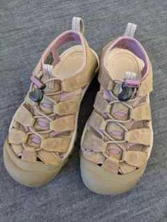 美品KEENウィメンズ ニューポートh2 水陸両用サンダル スエード23cm