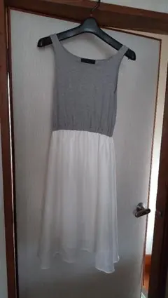 ノンスリーブのワンピース