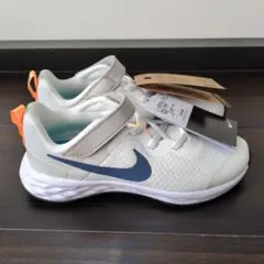 【新品】ナイキ NIKE REVOLUTION 6 スニーカー19.5cm