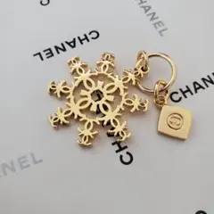 CHANEL 雪の結晶型チャーム