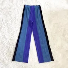 美品 プリーツプリーズ イッセイミヤケ クロップドパンツ ブルーのサムネイル