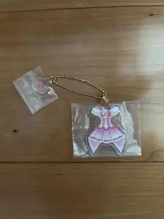 プリキュア　一番くじ　　E賞　コスチュームアクリルチャーム　キュアハッピー