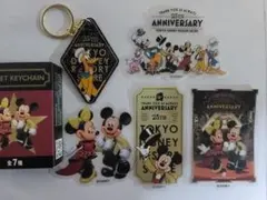 ディズニーストア　25周年　キーチェーン　ステッカー　プルート　ミッキー　ミニー