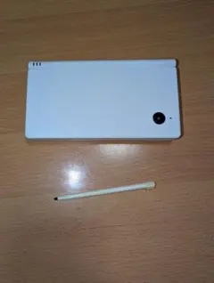 【美品】任天堂DSi ホワイト タッチペン動作確認済み 動作良好傷少ない