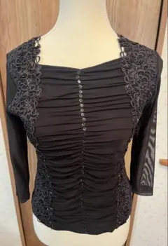 黒いフリル付きレッスンウェア