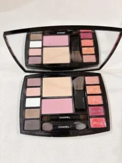 CHANEL アイシャドウパレット トラベル　メイクアップパレットのサムネイル