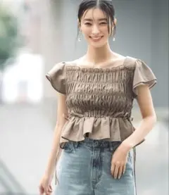 NATURAL BEAUTY BASIC シャーリング ペプラムトップスのサムネイル