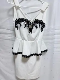 《売り切りセール》ホワイトペプラムドレス