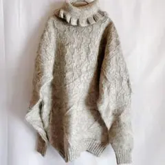 ケーブル編みフリルハイネックセーター グレー系 花柄刺繍【L】ドルマンスリーブ