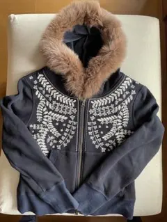 新品 バーバリーブルーレーベル ファー付きパーカー グレー 38 M 2025