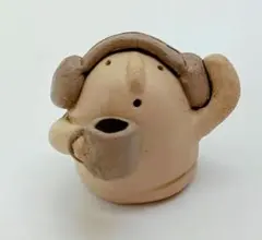 コーヒーを片手にヘッドホンをつけたハニワの置物　ハンドメイド