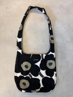 【美品】marimekko マリメッコ UNIKKO ウニッコ ショルダーバッグ