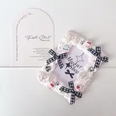 B8 ホイップデコ硬質トレカケース　うねうね♡いちごミルクチェックリボン