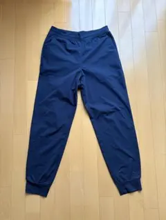 ユニクロ　ウルトラストレッチアクティブジョガーパンツ　ネイビー　M