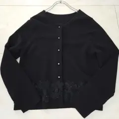【美品】STRAWBERRY-FIELDS 花柄刺繍　カーディガン　黒のサムネイル