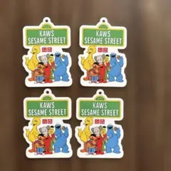 KAWS セサミストリート ぬいぐるみUNIQLO タグ 4枚セットのサムネイル