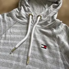 初夏TOMMY HILFIGER ボーダー刺繍パーカー ゴールド金具size S
