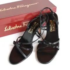 フェラガモ　サンダル　ブラック　ガンチーニ