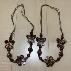 木製 花と蝶 ネックレス　2つセット