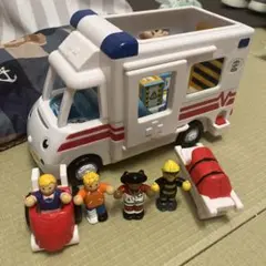 WOW TOYS ワオトイズ 電池がいらない救急車