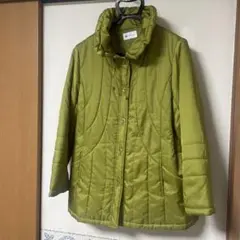 オリーブグリーン 婦人軽量キルティングスタンドカラーショートコート