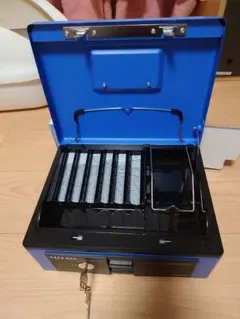 コクヨ 鍵付きキャッシュボックス 青　ほぼ新品　定価￥13800.