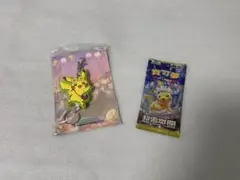 台湾限定！ピカチュウラバーリールキーホルダーとポケモンカード　ポケモン