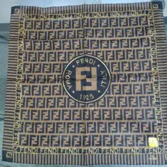 Fendi ロゴ シルクスカーフ