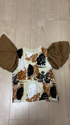 美品★マルークの花柄ボリューム袖Tシャツのサムネイル