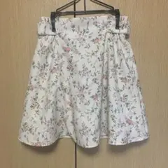 新品未使用！マジェスティックレゴン　花柄スカパンのサムネイル