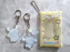 シナモロール20th Anniversaryアクリルキーホルダーシナモンまねっこ