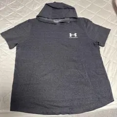 UNDER ARMOUR フード付きグレーパーカー LLですが、Ｌの方にお勧め