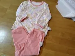 美品　ユニクロ　ベビーパジャマ　長袖　花柄　ピンク　80