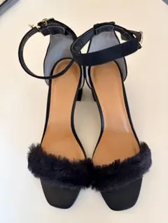 ファー付きアンクルストラップ チャンキーヒール Ｍ