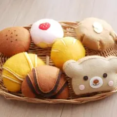 【サンプルページ　No.25】フェルトままごと　スイーツパン