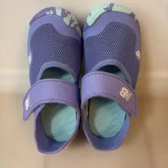 New Balance サンダル 紫色