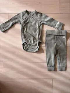 グリーンリブ編みロンパース・パンツセット