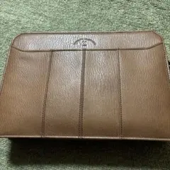 ブラウンのジョバンニ・バレンチノ製クラッチバッグ